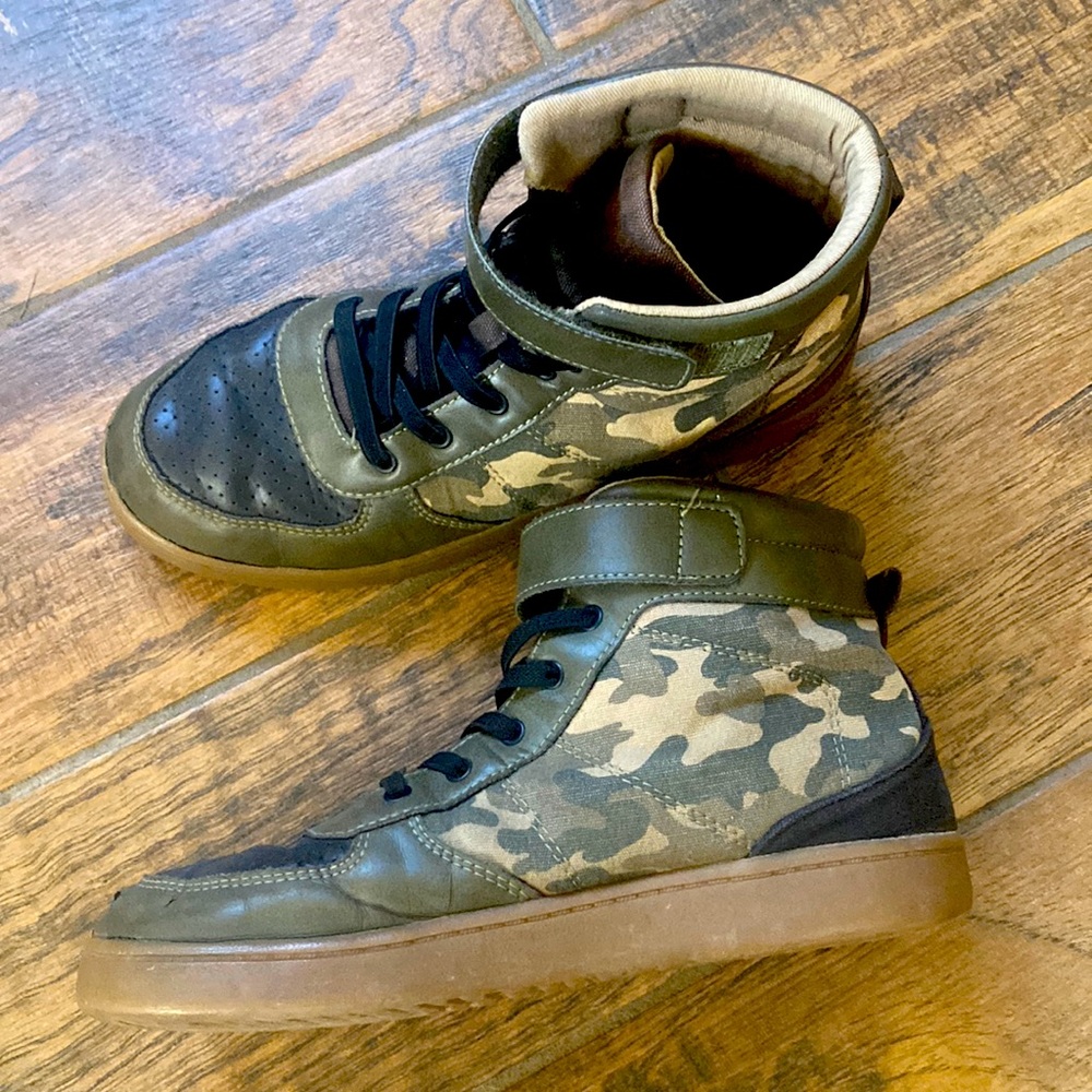 Old Navy boys high tops camouflage size 4